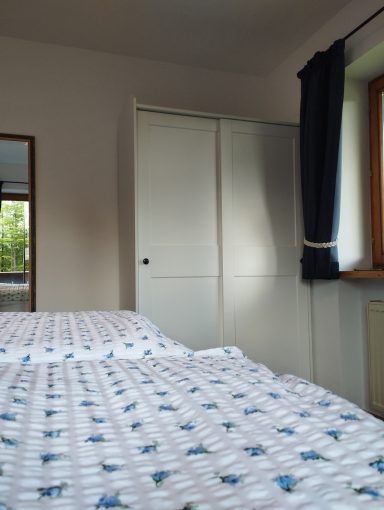 FeWo Waldeck Schlafzimmer Kleiderschrank